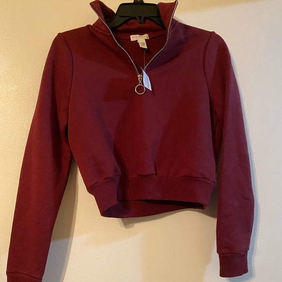 Tilly's Other - Burgundy cropped sweatshirt!